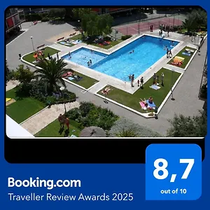 https://oasis-close-barcelona-pool-tennis-beach.catalonia-hotels.com